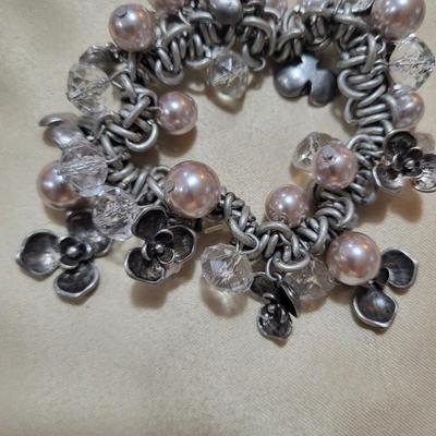 BRACELETS AND A PAIR OF EARRINGS
