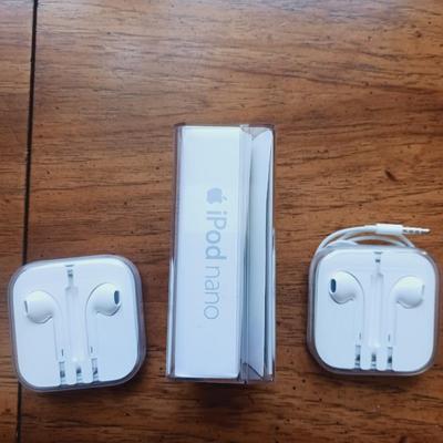 APPLE iPOD NANO AND 2 PAIRS OF EARBUDS