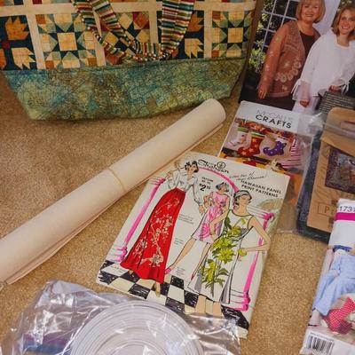 CLOTH TOTE AND SEWING PATTERNS