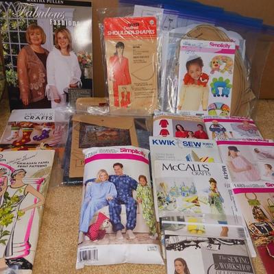 CLOTH TOTE AND SEWING PATTERNS