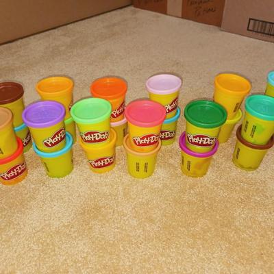 LARGE SELECTION OF PLAY-DOH
