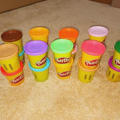 LARGE SELECTION OF PLAY-DOH