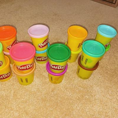 LARGE SELECTION OF PLAY-DOH