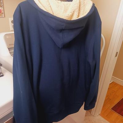 MEN'S ST JOHN'S BAY INSULATED HOODIE SIZE LARGE