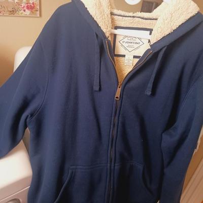 MEN'S ST JOHN'S BAY INSULATED HOODIE SIZE LARGE