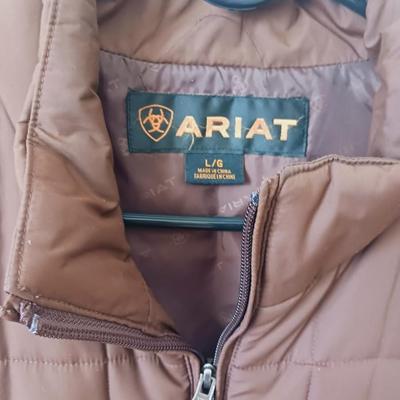 MEN'S ARIAT VEST SIZE LARGE