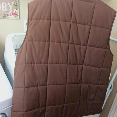 MEN'S ARIAT VEST SIZE LARGE