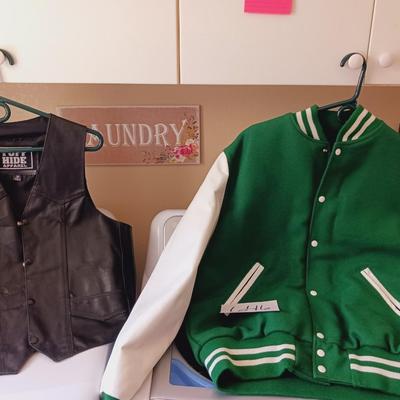 MEN'S TUFF HIDE LEATHER VEST (M) & HOLLOWAY COLLEGE LETTER JACKET (L)