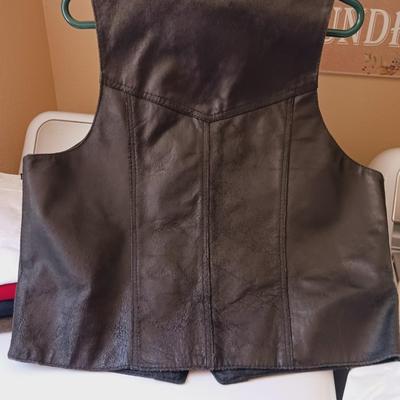 MEN'S TUFF HIDE LEATHER VEST (M) & HOLLOWAY COLLEGE LETTER JACKET (L)