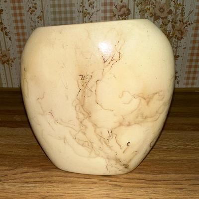 25 PILLOW VASE HORSE HAIR & ETCHED ART POTTERY ARTIST SIGNED B. E. DINCH