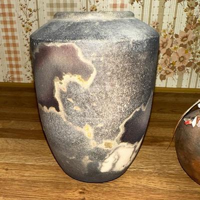 28 LOT 3 PIECES ART POTTERY VASES BEAR FEATHER BEAD DECORATION TAJA