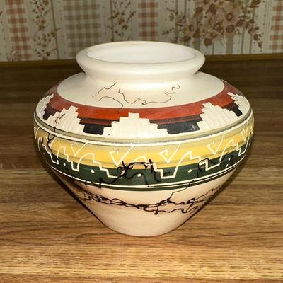 30 NAVAJO POTTERY VASE ARTIST SIGNED HORSE HAIR PAINTED DEOCDRATION