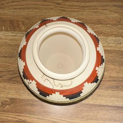30 NAVAJO POTTERY VASE ARTIST SIGNED HORSE HAIR PAINTED DEOCDRATION