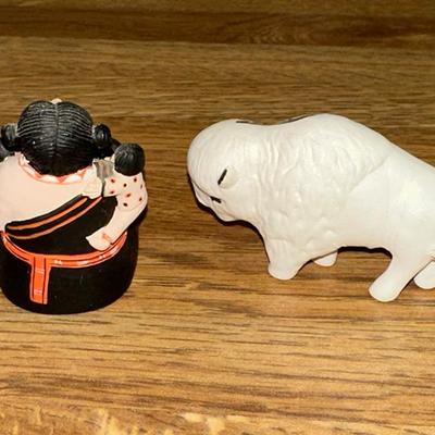 33 LOT 8 SMALL PIECES OF HAND MADE POTTERY STORY TELLER CARVED TURTLE