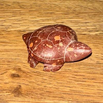 33 LOT 8 SMALL PIECES OF HAND MADE POTTERY STORY TELLER CARVED TURTLE