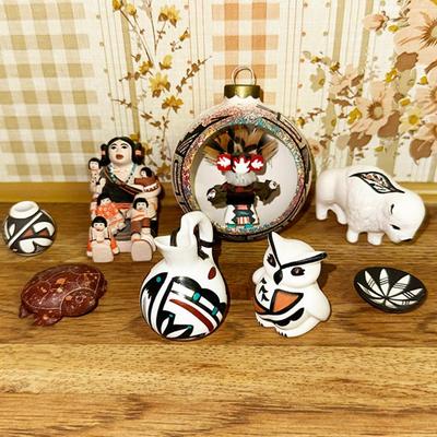 33 LOT 8 SMALL PIECES OF HAND MADE POTTERY STORY TELLER CARVED TURTLE