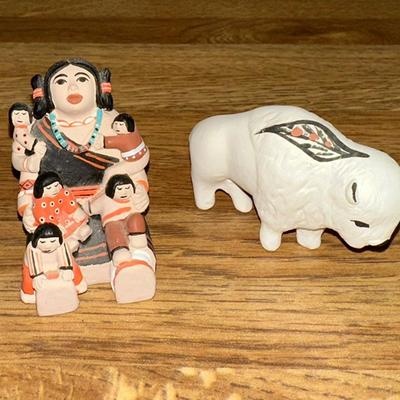 33 LOT 8 SMALL PIECES OF HAND MADE POTTERY STORY TELLER CARVED TURTLE