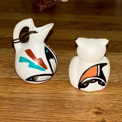 33 LOT 8 SMALL PIECES OF HAND MADE POTTERY STORY TELLER CARVED TURTLE