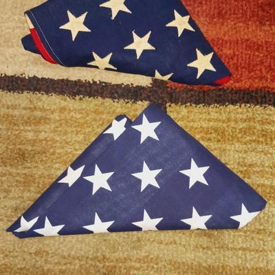 TWO CLOTH US FLAGS