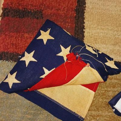 TWO CLOTH US FLAGS