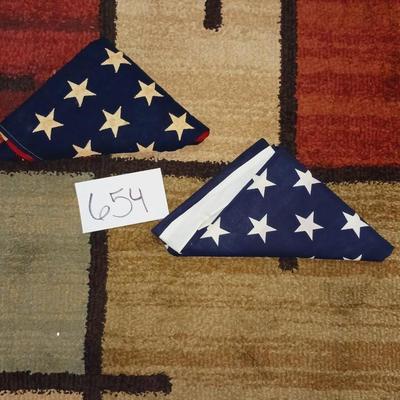 TWO CLOTH US FLAGS