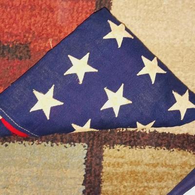 TWO CLOTH US FLAGS