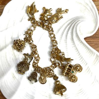 40 VINTAGE GOLD FILLED CHUNKY CHARM BRACELET 9 CHARMS