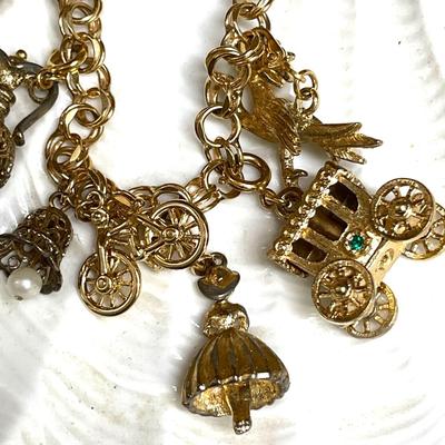 40 VINTAGE GOLD FILLED CHUNKY CHARM BRACELET 9 CHARMS