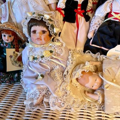 42 GROUP LOT OF PORCELAIN/CLOTH DOLLS ASSORTMENT