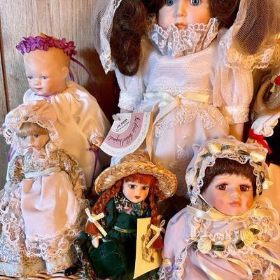 42 GROUP LOT OF PORCELAIN/CLOTH DOLLS ASSORTMENT