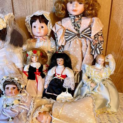 42 GROUP LOT OF PORCELAIN/CLOTH DOLLS ASSORTMENT