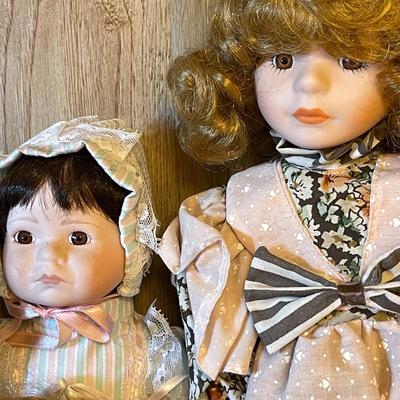42 GROUP LOT OF PORCELAIN/CLOTH DOLLS ASSORTMENT