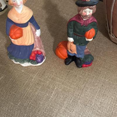 Thanksgiving pilgrim figurines A Set Of Two A Pilgrim Man And A Pilgrim Woman