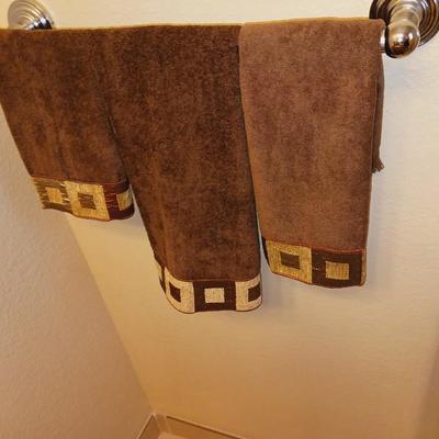 GUEST TOWEL SETS, WALL DECOR AND MORE