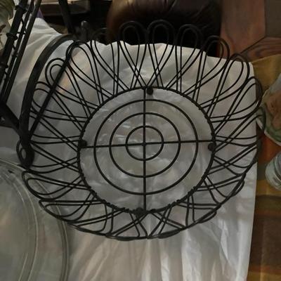 Black Metal Fruit Basket Bowl Tabletop Centerpiece, Round Design Footed, 101/2”