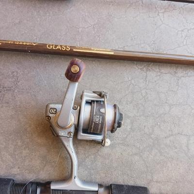 ADULT LIFE VEST, MINNOW BUCKET, NET AND RODS W/REELS