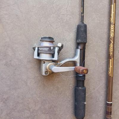 ADULT LIFE VEST, MINNOW BUCKET, NET AND RODS W/REELS