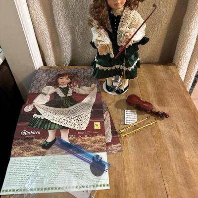 Kathleen IRISH TRADITIONS New COA Georgetown, Emerald Memories by Linda Mason, PF2651