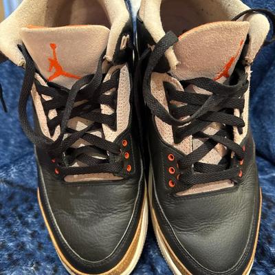Air Jordan 3 Retro Desert Elephant Size 11 Like new
