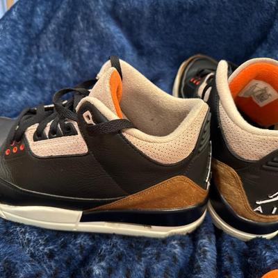 Air Jordan 3 Retro Desert Elephant Size 11 Like new