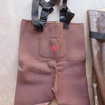 NEOPRENE AND RUBBER WADERS (L)
