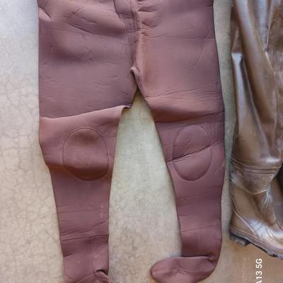 NEOPRENE AND RUBBER WADERS (L)