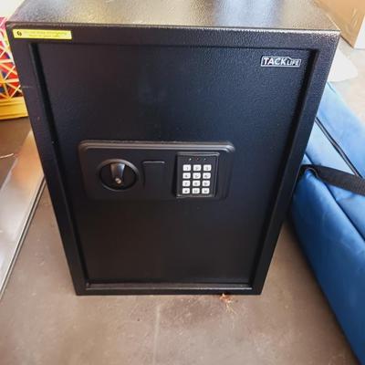 TACK LIFE LOCKING METAL BOX