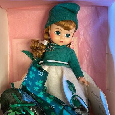 51 GROUP LOT MADAME ALEXANDER INTERNATIONAL DOLLS & WENDY ANN BETSY ROSS