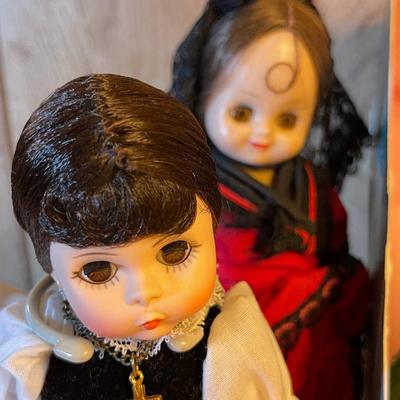 51 GROUP LOT MADAME ALEXANDER INTERNATIONAL DOLLS & WENDY ANN BETSY ROSS