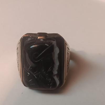 MEN'S 14K GOLD RING WITH A CAMEO