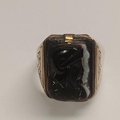 MEN'S 14K GOLD RING WITH A CAMEO