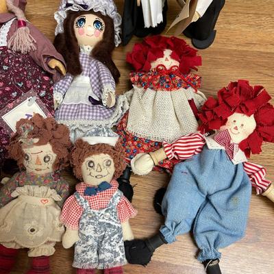 55 GROUP OF 12 SMALL FLOK ART DOLLS RAGGADY ANN & ANDY AMISH GERMAN