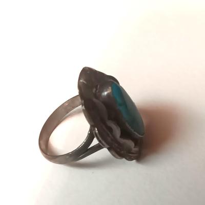 LADIES STERLING SILVER AND TURQUOISE RING