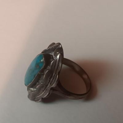 LADIES STERLING SILVER AND TURQUOISE RING